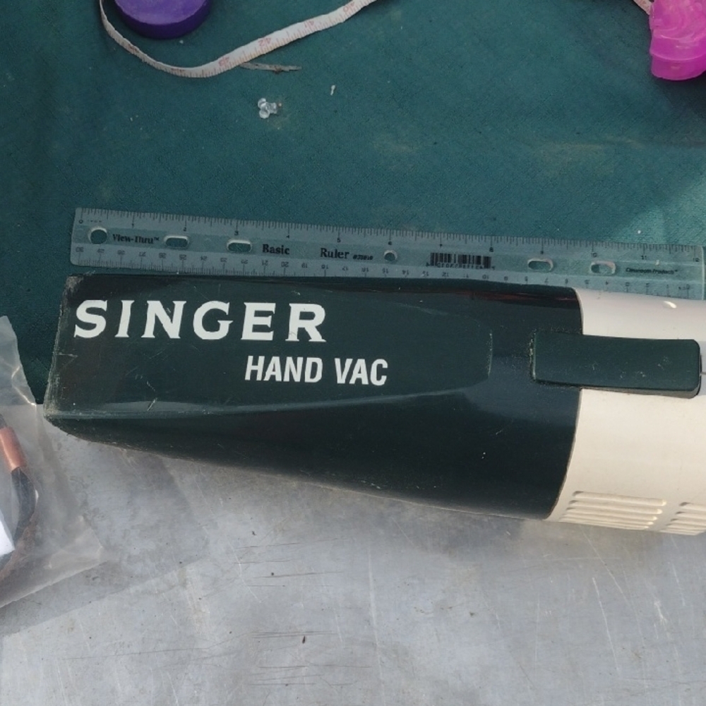 Singer Hand Vac in Green and Cream